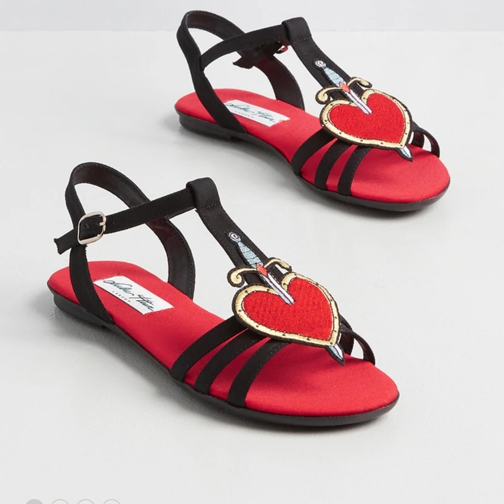 Lulu HunxCollectif The Heart in the Sand Sandal - UK6
